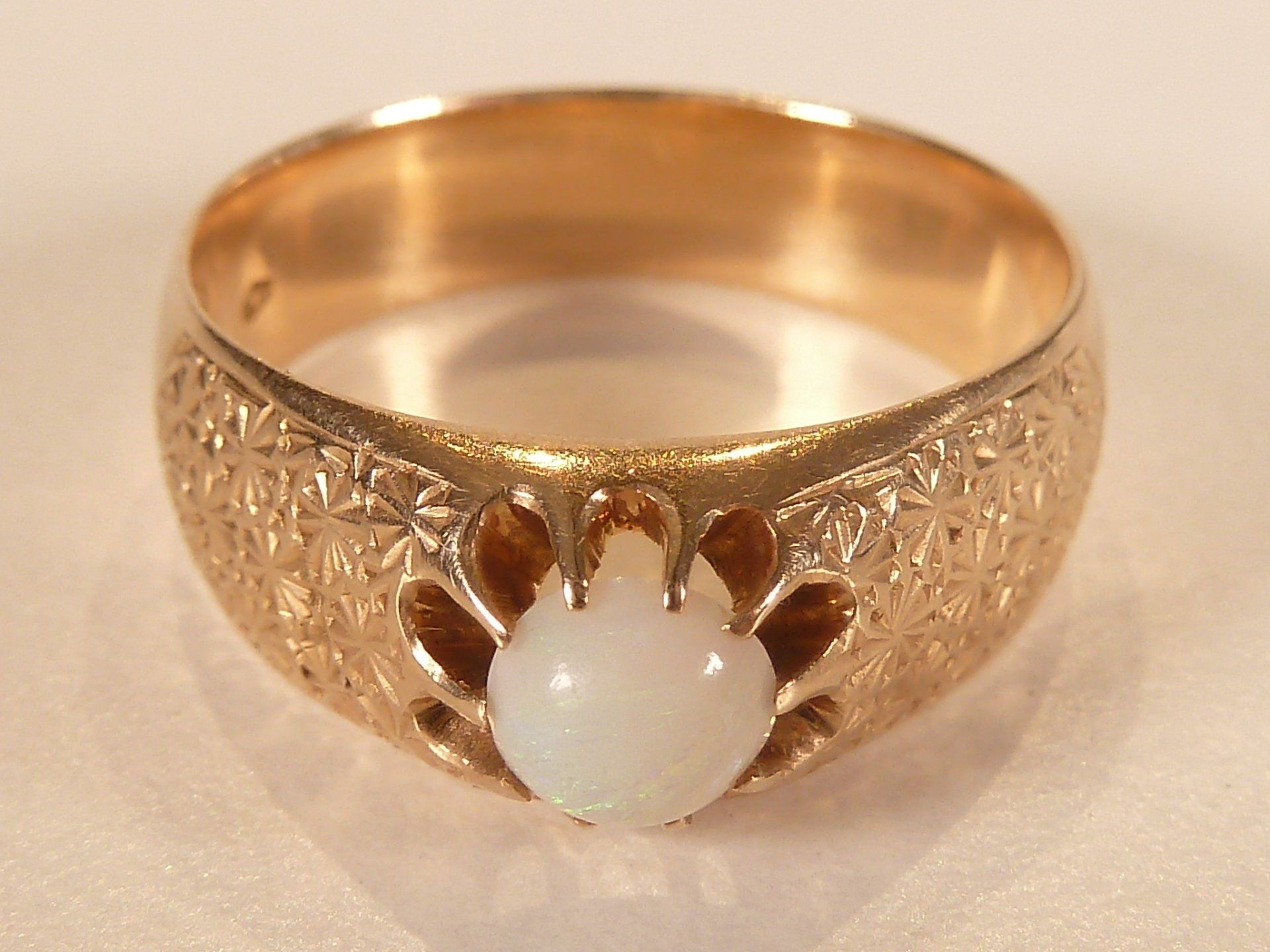 14 k - 585 Gold Opal Ring 14 k / 585 Gold Opal Ring