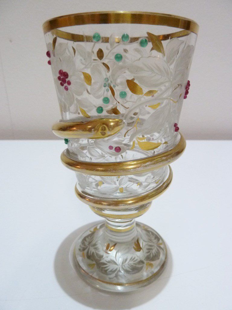 Biedermeier Glas mit Ewigkeitsschlange und Aufschmelzungen Biedermeier Glas mit Ewigkeitsschlange und Aufschmelzungen