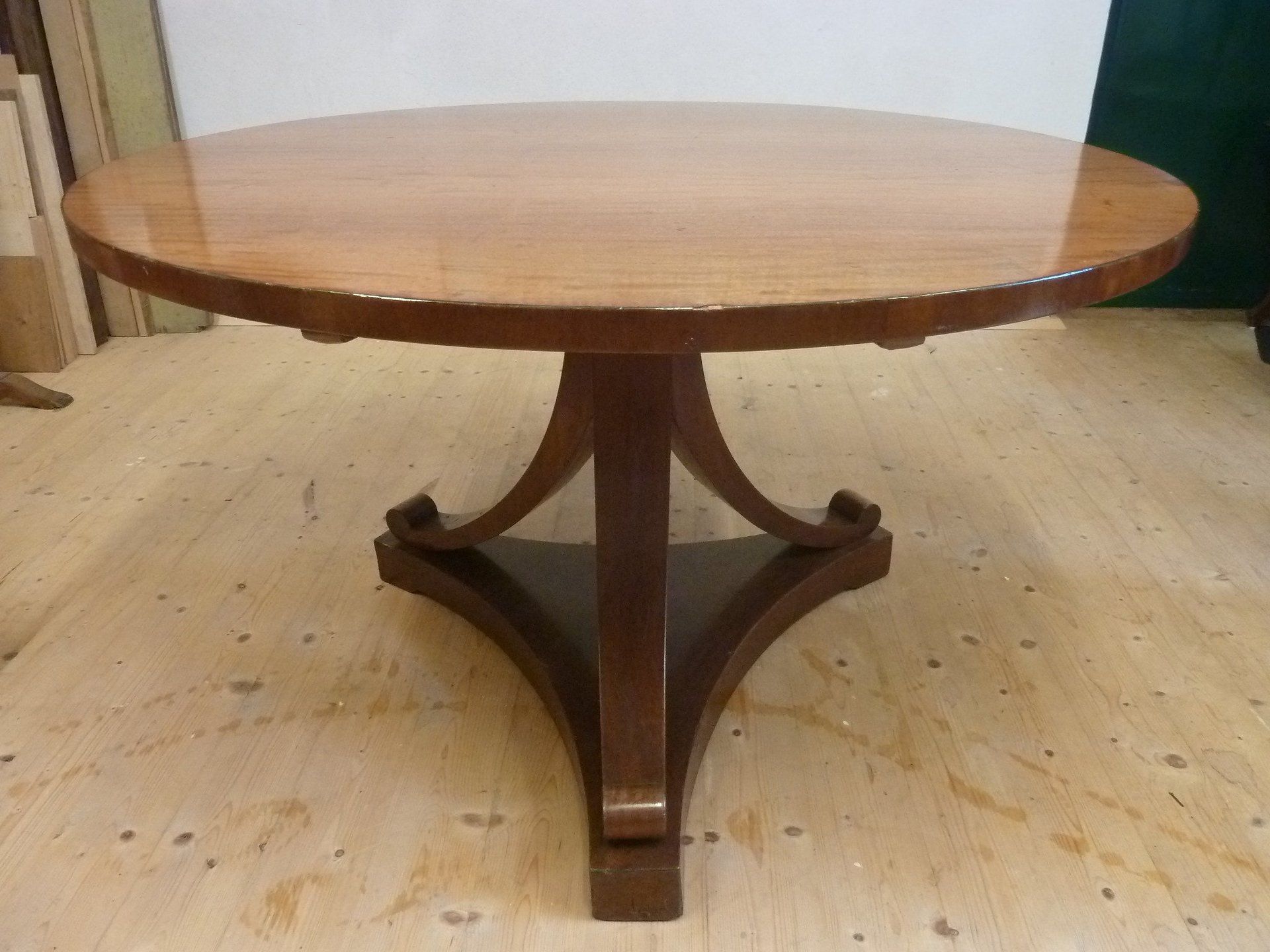 Biedermeier Tisch um 1830 Biedermeier Tisch um 1830